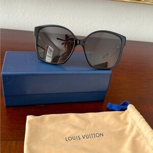 LV Sunglases like new no scratches